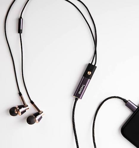 1More Triple Driver Lightning In-Ear Headphones launched