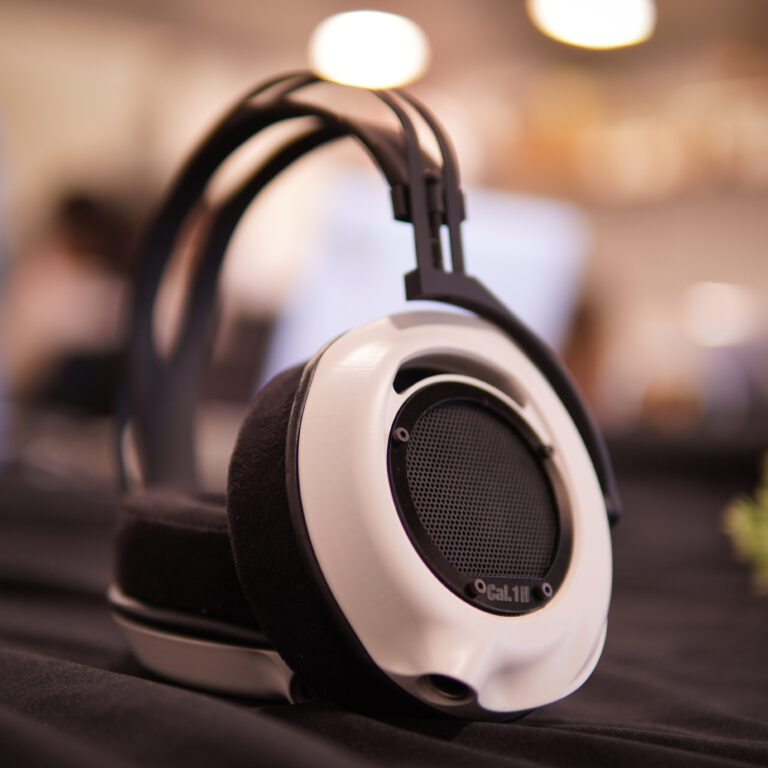 Altiat Cal.1H Electrodynamic Headphone launched for Rs.29990